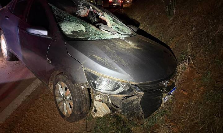 Peça que se soltou de caminhão provoca acidente com morte na MGC-146, em Araxá