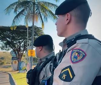 Polícia Militar realiza blitz preventiva na entrada de Perdizes