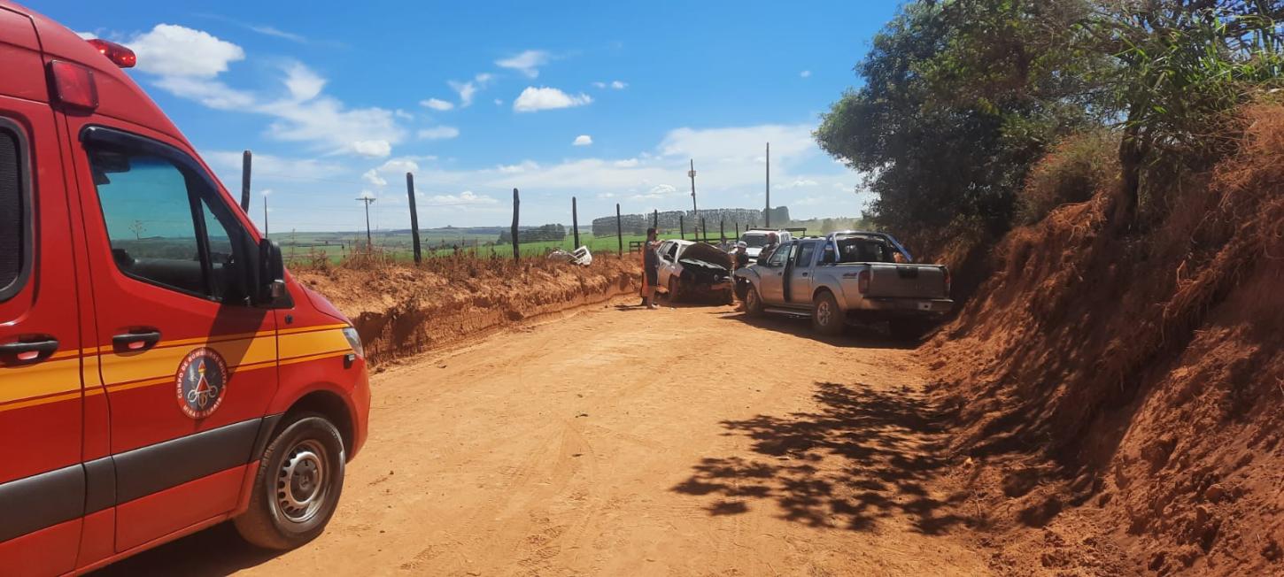 Acidente deixa feridos em estrada próxima à BR-452