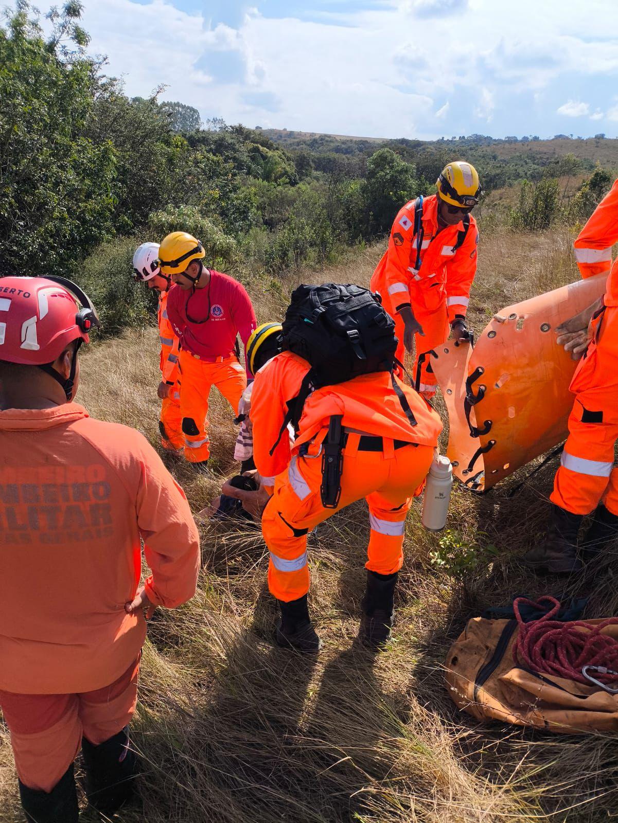 Corpo de Bombeiros encontra idoso desaparecido há mais de 24 horas em área rural de Ibiá