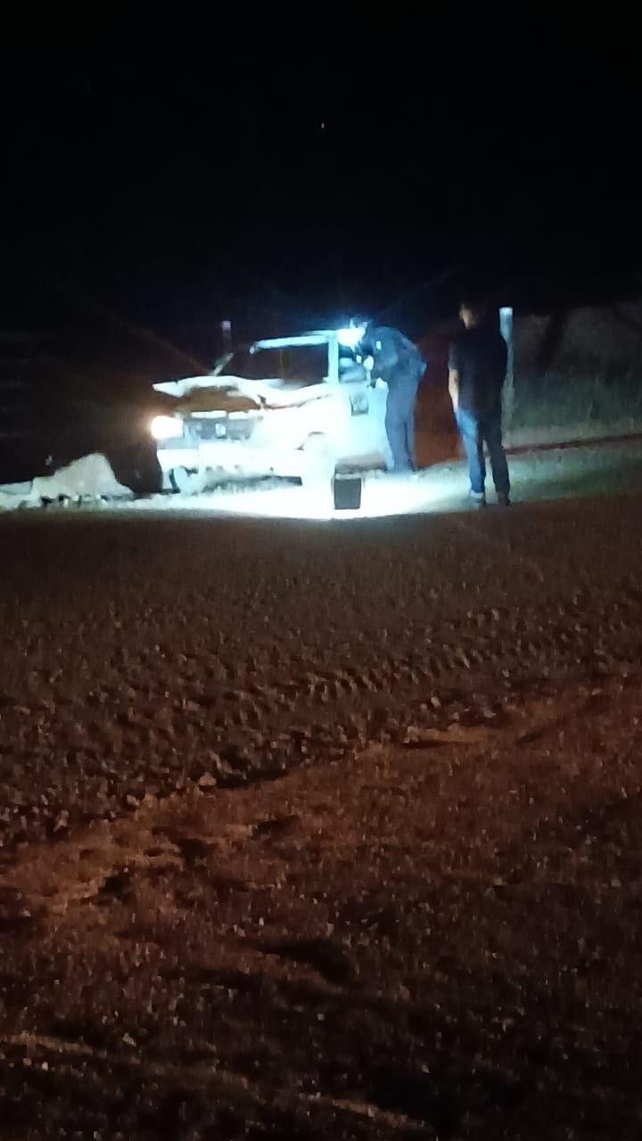 Criança de 2 anos morre após carro tombar em estrada rural; pai é preso