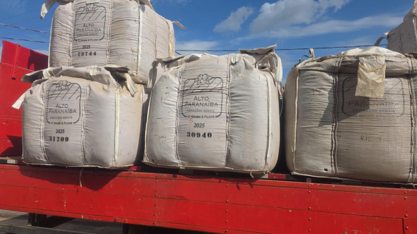 PCMG PRENDE EM FLAGRANTE EMPRESÁRIO POR RECEPTAÇÃO DE CARGA DE CAFÉ 