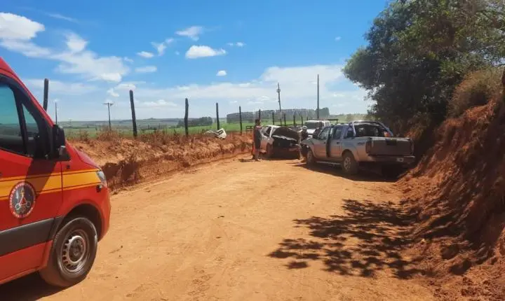Acidente deixa feridos em estrada próxima à BR-452