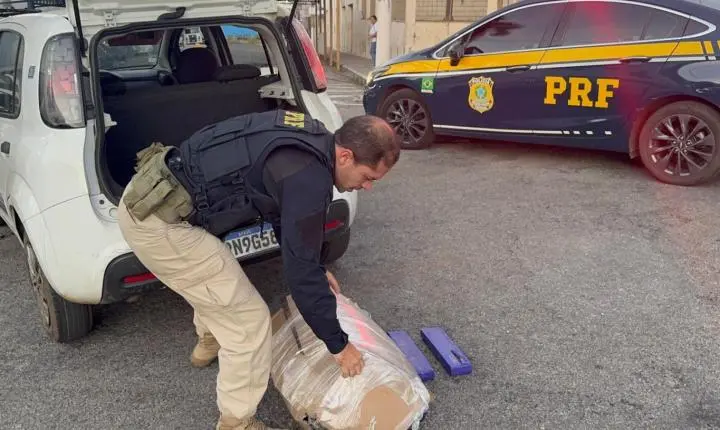 PRF apreende 35kg de maconha em veículo com casal e criança de 3 anos na BR-262