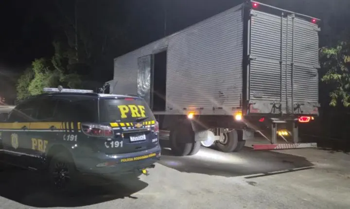 PRF apreende 600 quilos de pólvora clandestina na BR-262; carga será destruída pelo Exército